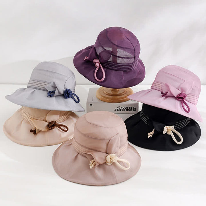 Breiter dekorativer Blumenhut aus echter Seide für Damen im Sommerkleid