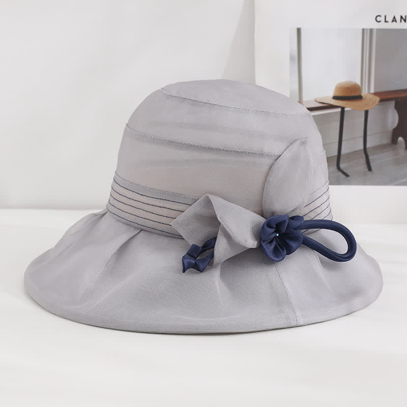 Breiter dekorativer Blumenhut aus echter Seide für Damen im Sommerkleid