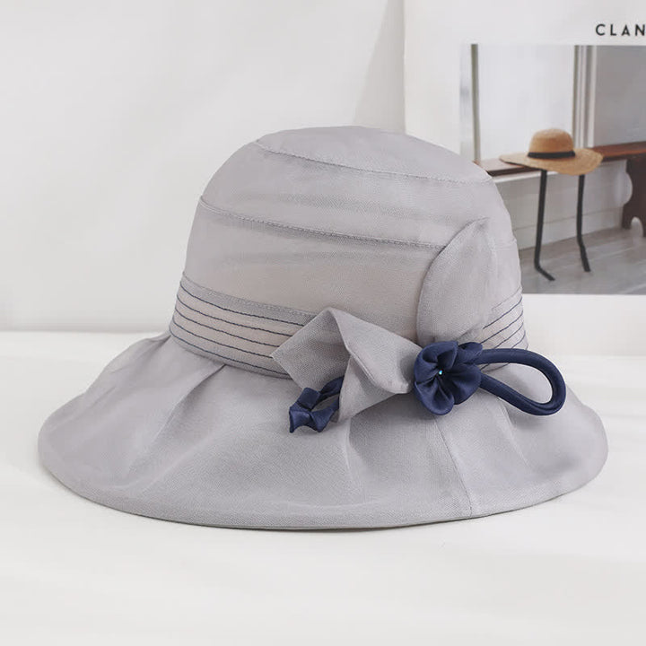 Breiter dekorativer Blumenhut aus echter Seide für Damen im Sommerkleid