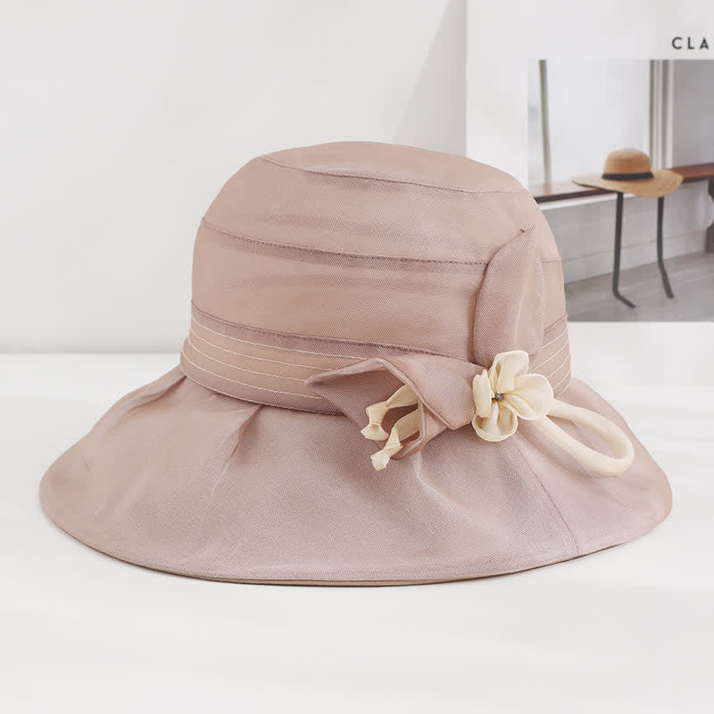 Breiter dekorativer Blumenhut aus echter Seide für Damen im Sommerkleid