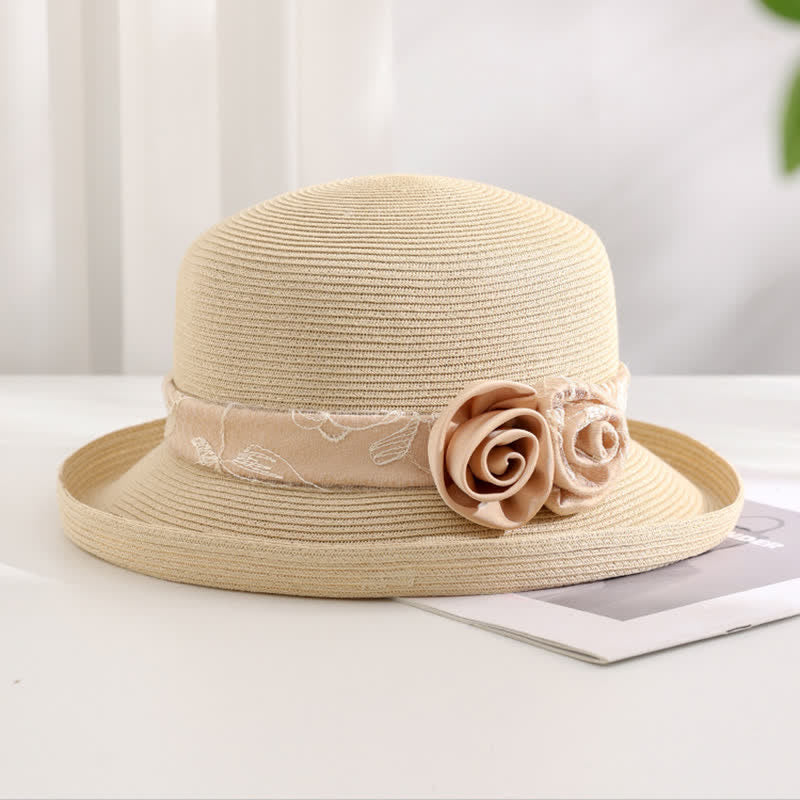 Damen Sommer Strohhut mit doppelten Blumen und Netzgaze und Rollkrempe