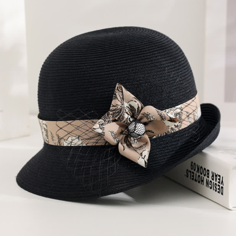Eleganter Sommer-Strohhut im römischen Stil für Damen mit Blumendekor