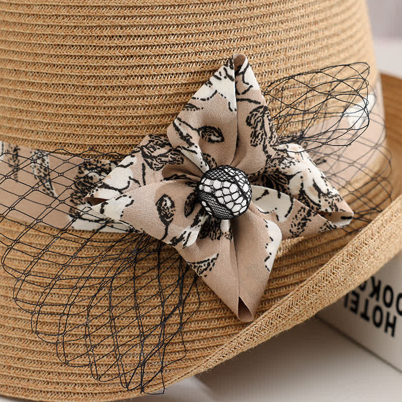 Eleganter Sommer-Strohhut im römischen Stil für Damen mit Blumendekor