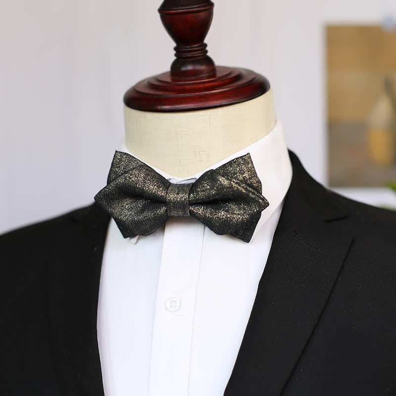 Schwarze Fliege für Herren mit dezenten goldenen glitzernden Details