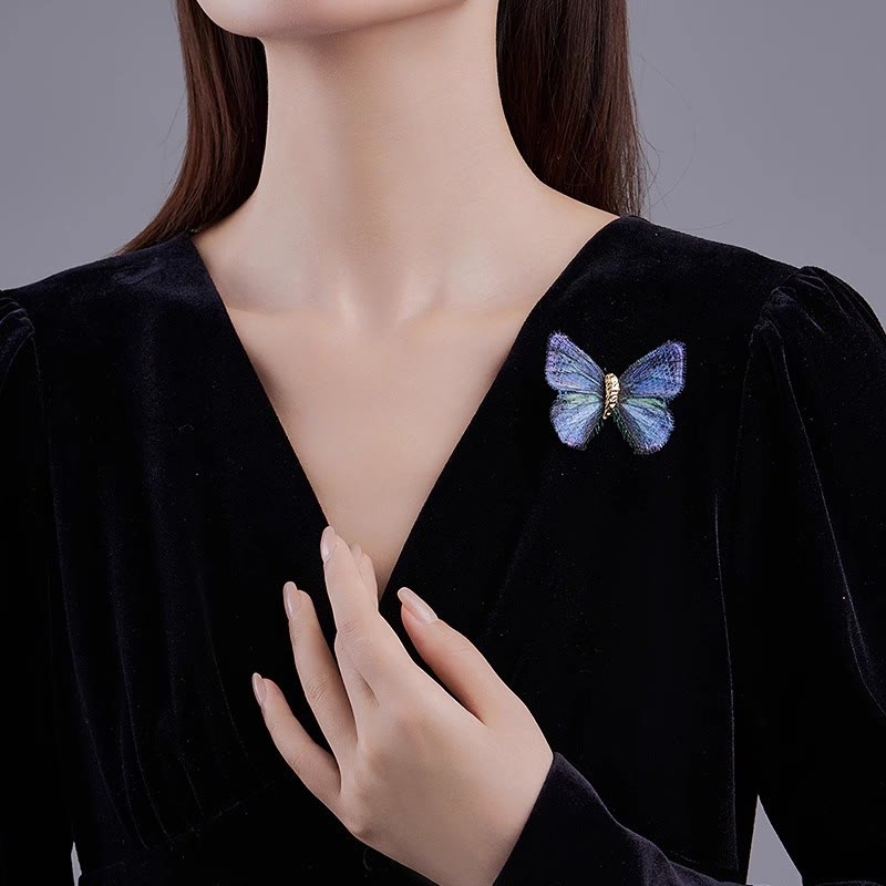 Damen Brosche mit Schmetterlings- und Farbverlaufsstickerei im Retro-Stil