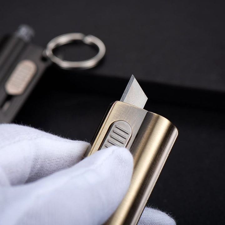 Universalmesser, Kartonöffner, Zündholz, Schlüsselanhänger, Kerosinfeuerzeug
