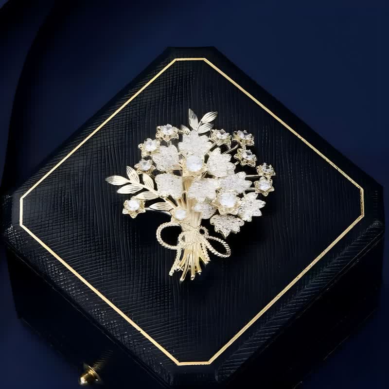 Damen-Brosche mit goldenen Strasssteinen und Blumenstrauß
