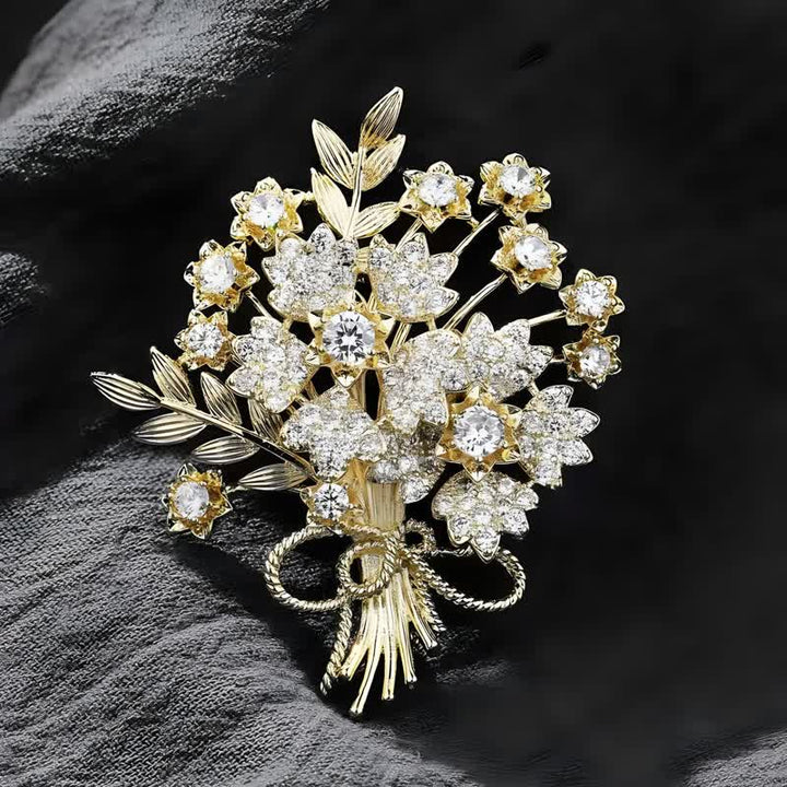Damen-Brosche mit goldenen Strasssteinen und Blumenstrauß