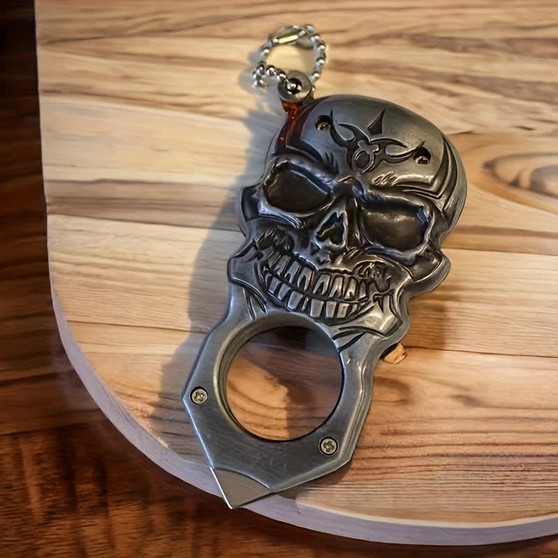 Noble Skull Face Multifunktionswerkzeug Butanfeuerzeug Schlüsselanhänger