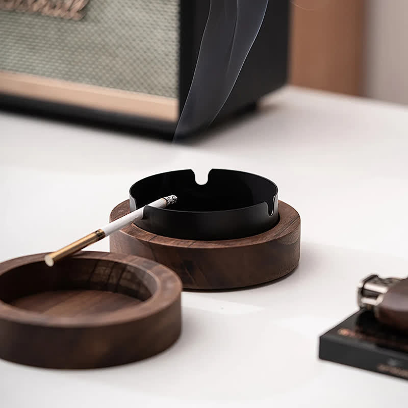 Personalisierter handgefertigter Aschenbecher aus Holz mit Deckel