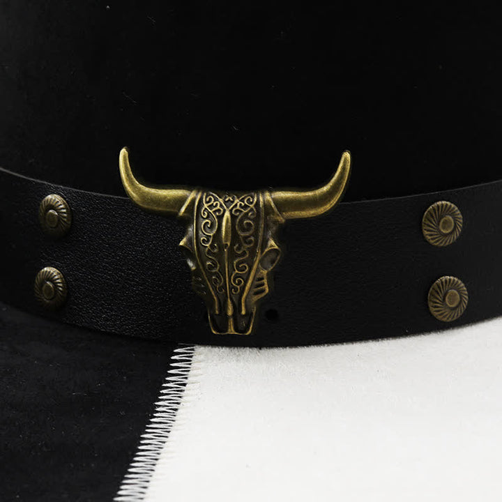 Cowboyhut aus Wildlederimitat mit kontrastierendem, schwarz-weißem Nietenband