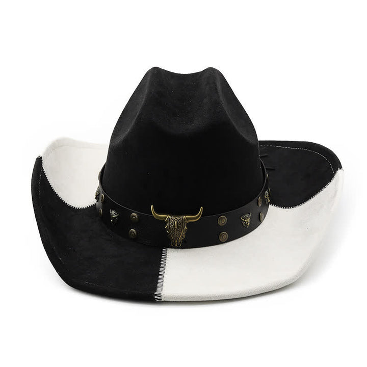 Cowboyhut aus Wildlederimitat mit kontrastierendem, schwarz-weißem Nietenband