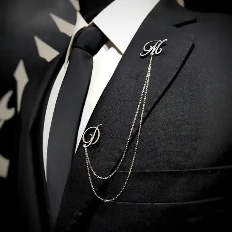 Stilvolle Brosche mit personalisierten Initialen und Kette - Silber - image 1