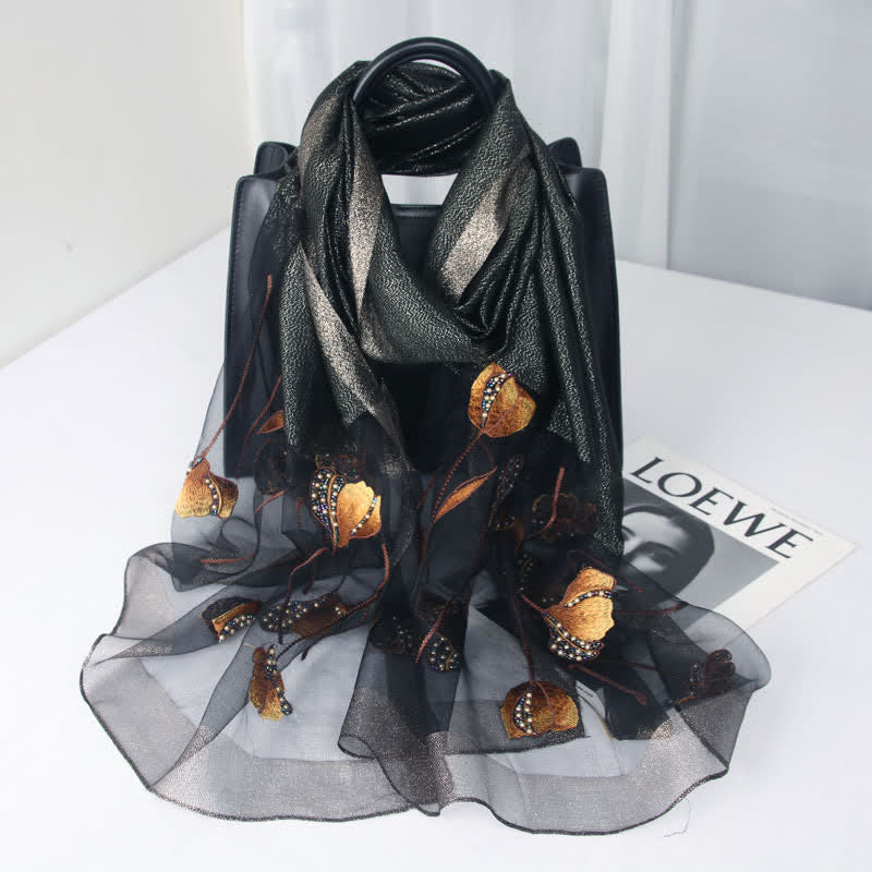 Damenschal aus Wolle und Seide mit handbestickten Perlen und Blumenmuster