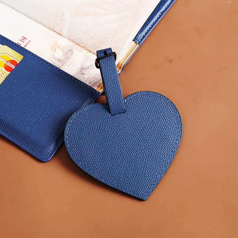 2 Stück einheitliche Passhülle und Gepäckanhänger aus Leder in Herzform