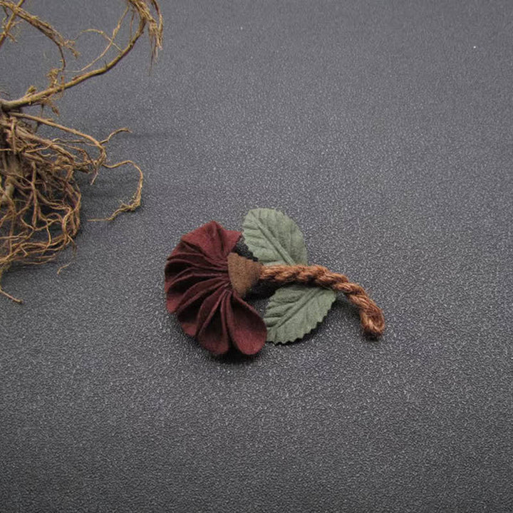 Hochzeit Burgunderrote, zerknitterte Blumenbrosche aus Stoff im Originaldesign