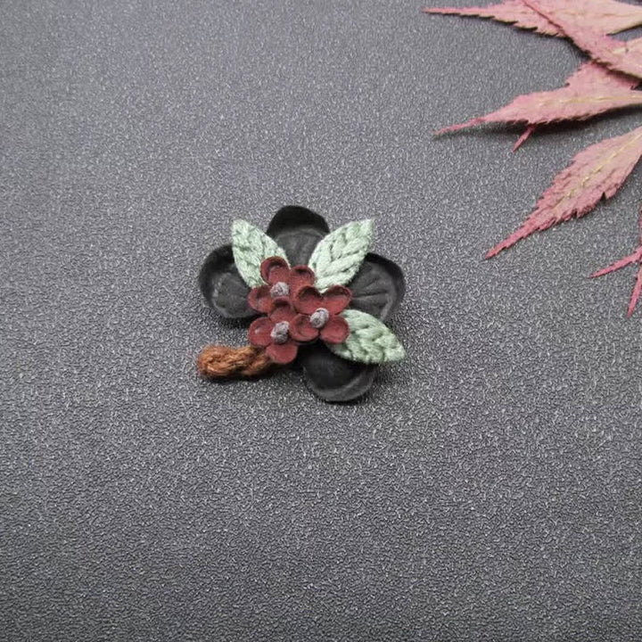 Rote Gänseblümchen-Hochzeitsbrosche mit originellem Blumenmuster