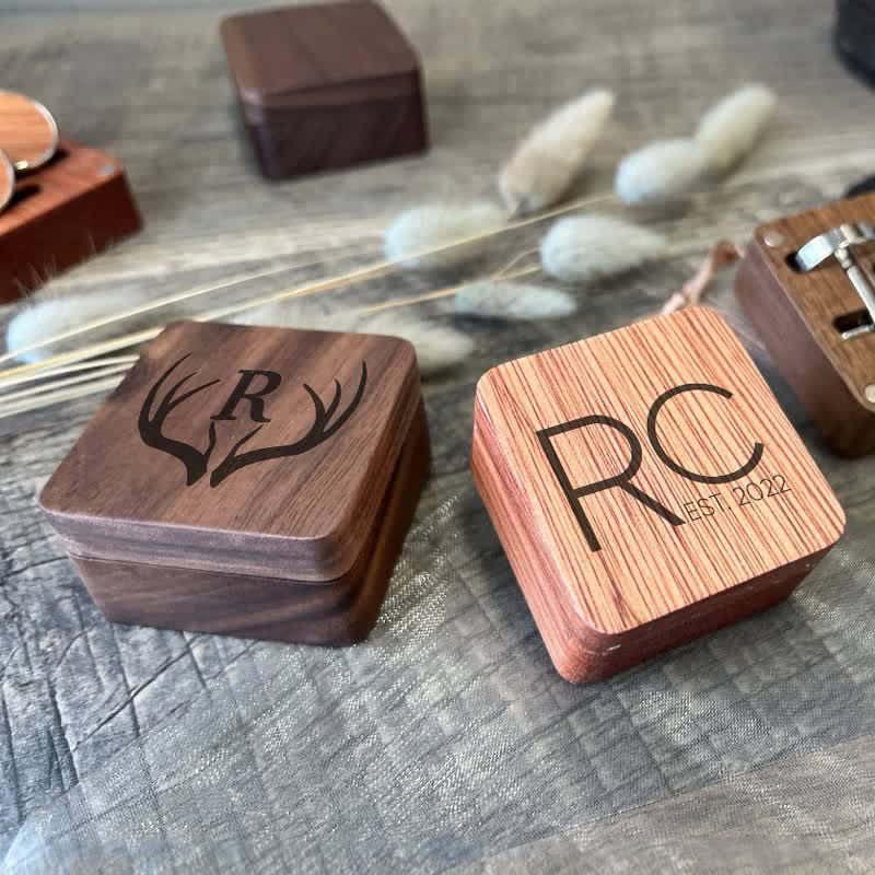 1 Paar klassische Manschettenknöpfe aus Holz mit individuellem Namen und Box