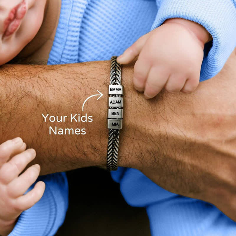 Personalisiertes Perlenarmband mit Nachnamen „Daddy“ aus Edelstahl