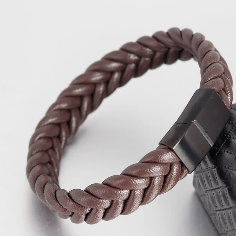 Geflochtenes Lederarmband mit individuellem Namen und Magnetverschluss