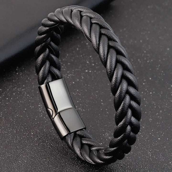 Geflochtenes Lederarmband mit individuellem Namen und Magnetverschluss