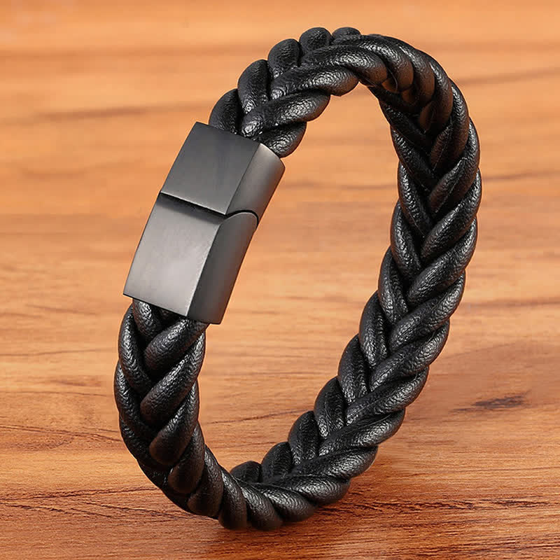 Geflochtenes Lederarmband mit individuellem Namen und Magnetverschluss