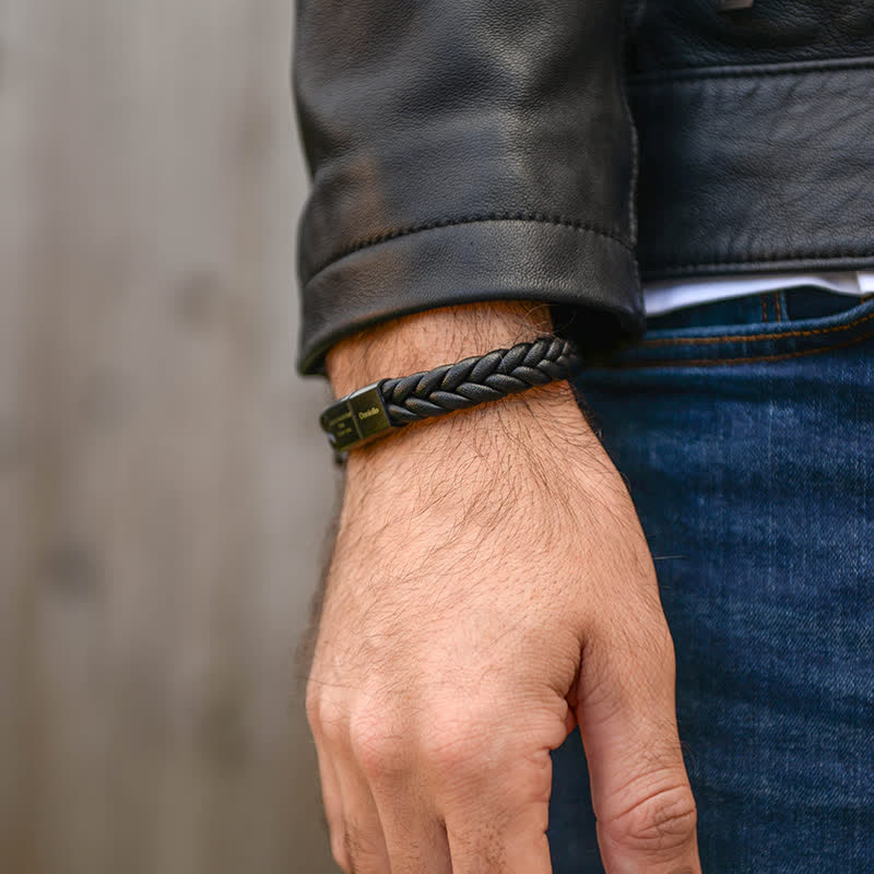 Geflochtenes Lederarmband mit individuellem Namen und Magnetverschluss