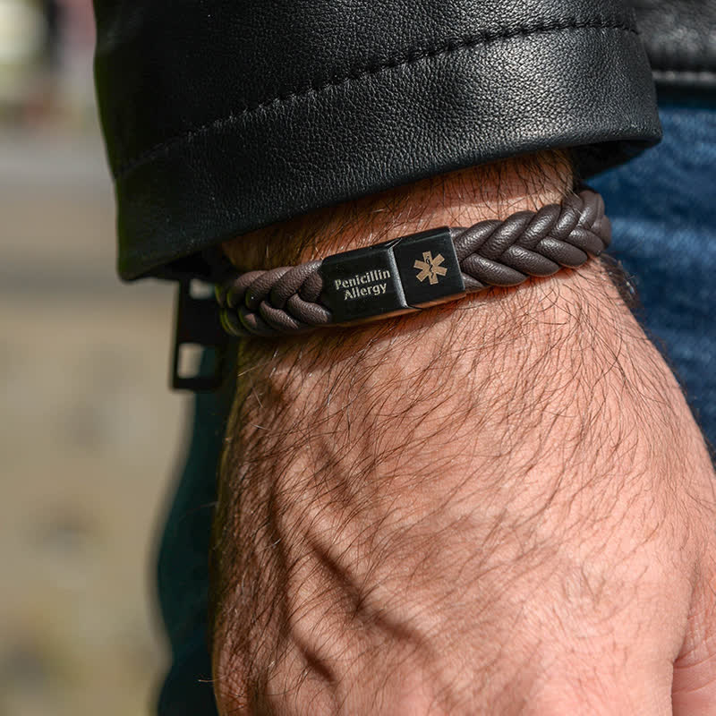 Geflochtenes Lederarmband mit individuellem Namen und Magnetverschluss