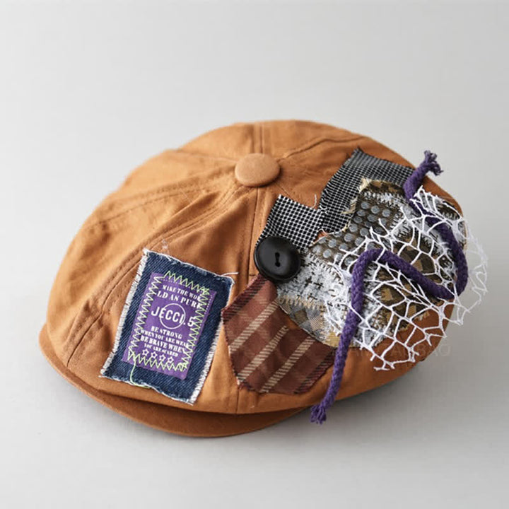 Karamellfarbene Baskenmütze im Streetstyle aus Stoff mit Patchwork-Knopf