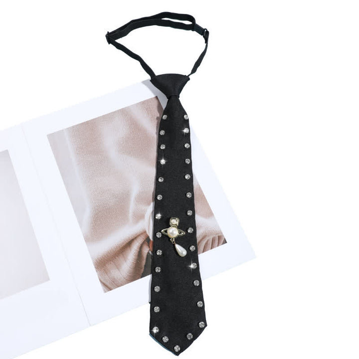 Schwarze, mit Strass besetzte, kreative Krawatte zum Vorbinden