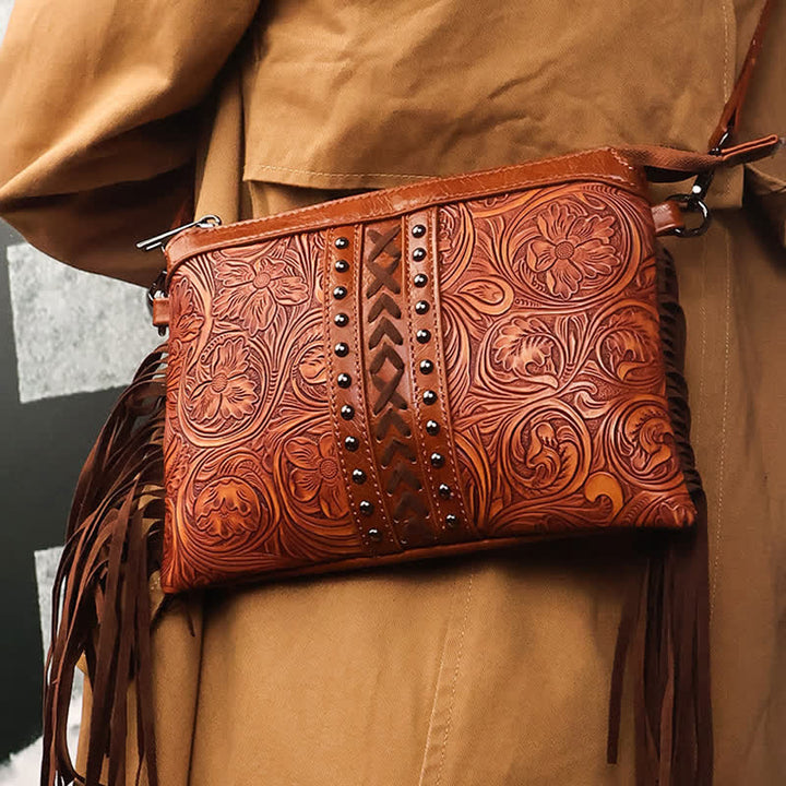 Damen-Umhängetasche mit graviertem Boho-Blumenmuster und Fransen