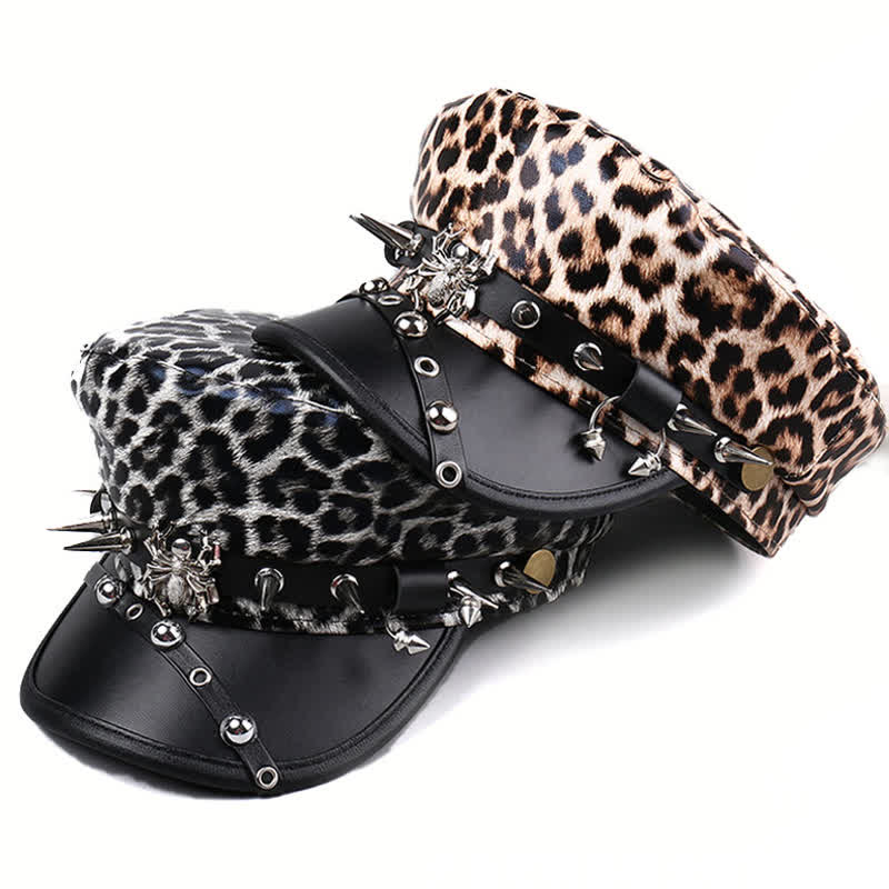 Damen-Barettmütze aus Leder mit Leopardenmuster und Nietendekor