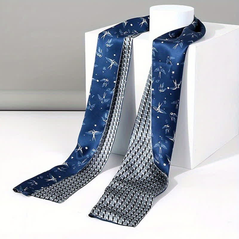 Herrenschal aus doppelseitiger, dünner, langer Seidenschal mit himmelblauer, weißer Schwalbe
