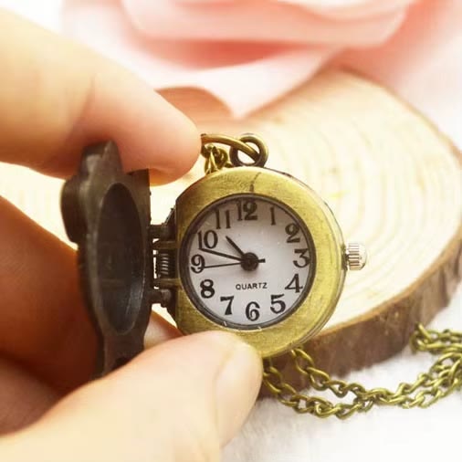 Kreative Retro-Taschenuhr in Schmetterlingsform mit Klappquarz - image 4