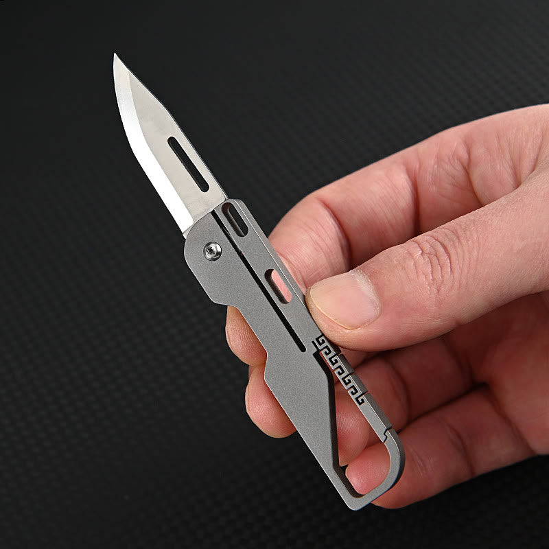 Multifunktionales EDC-Werkzeug aus Titanlegierung mit Schlüsselanhänger und Klappmesser - Silber - image 3