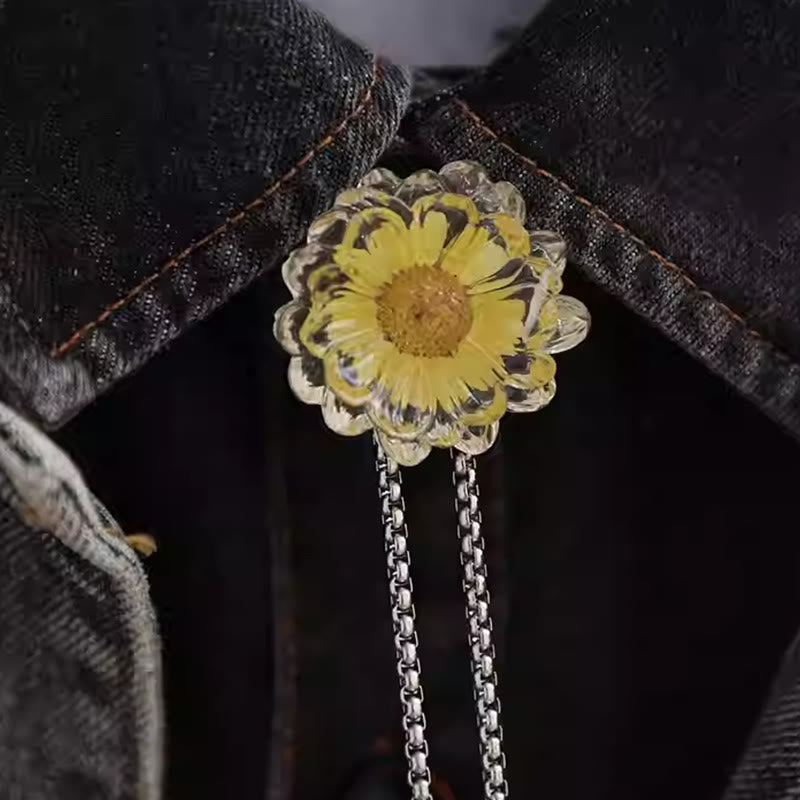 Handgemachte Bolo-Krawatte mit getrockneten Blumen und Gänseblümchen für Damen - Hellgelb - Stahlkette - image 1