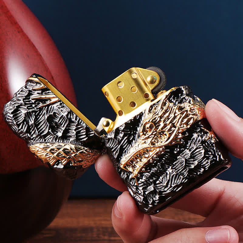 Nachfüllbares Kerosinfeuerzeug Tonardo mit Drachenmotiv in Gold und Schwarz - image 6