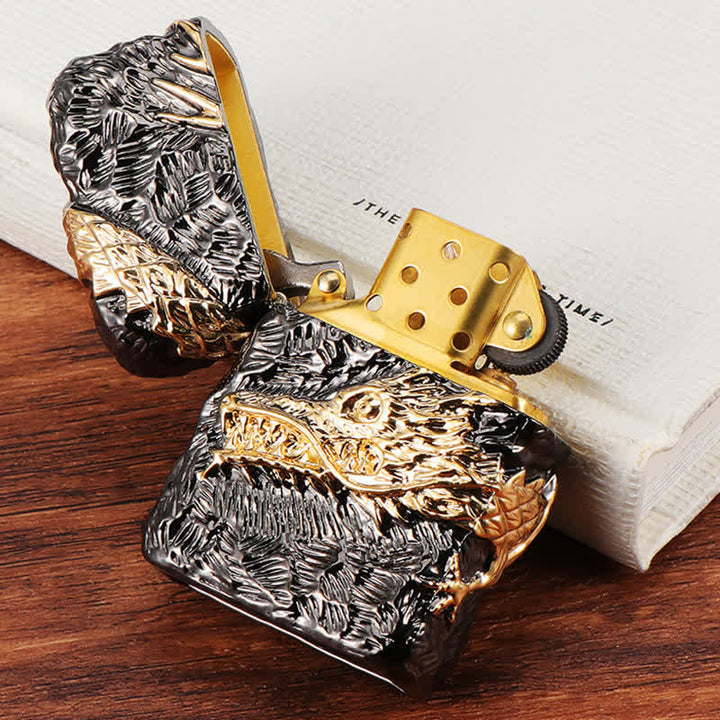 Nachfüllbares Kerosinfeuerzeug Tonardo mit Drachenmotiv in Gold und Schwarz - image 10