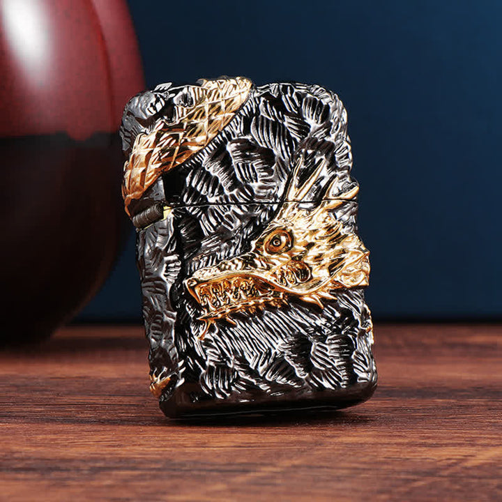 Nachfüllbares Kerosinfeuerzeug Tonardo mit Drachenmotiv in Gold und Schwarz - image 3