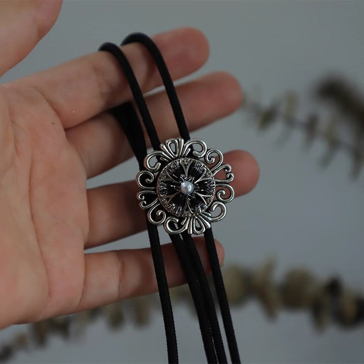 Exquisite Bolotie mit rundem Anhänger aus Spitze und Kunstperle - image 6