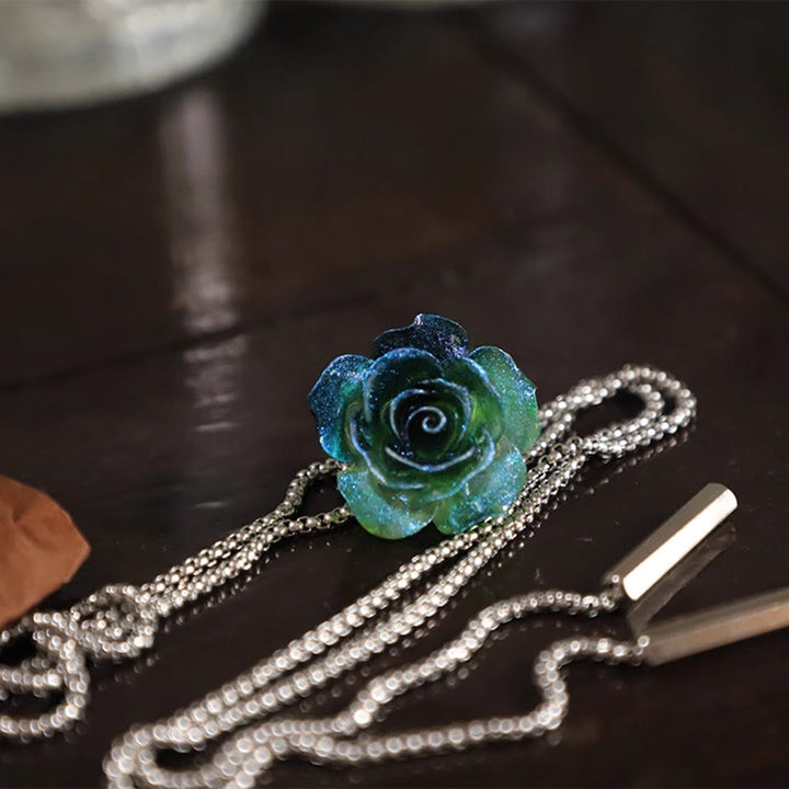 Handgemachte Bolo-Krawatte mit Mikro-Flash-Farbverlauf und blauer Rose - image 3