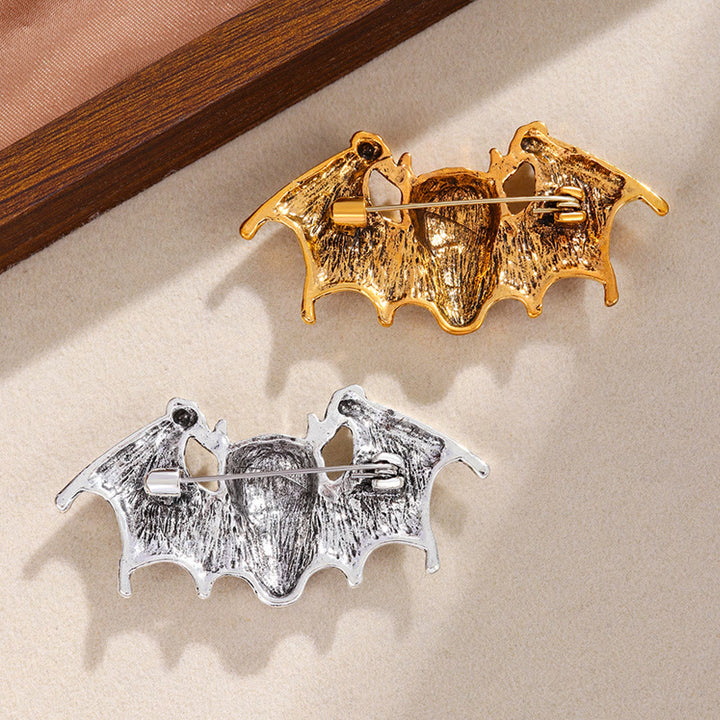 Kreatives Halloween-Broschen-Accessoire mit Fledermaus und Totenkopf - image 5