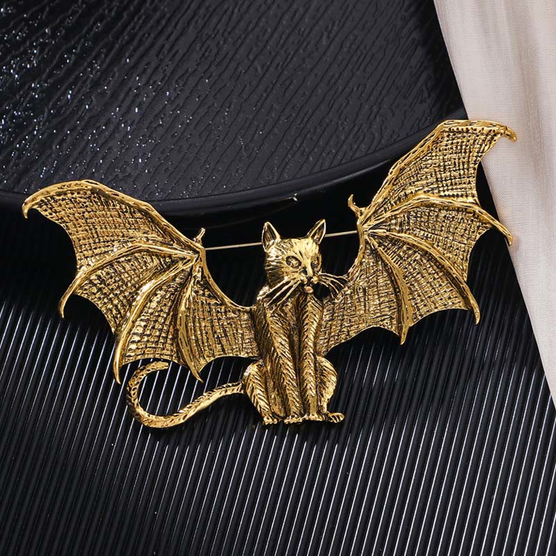Halloween Brosche in Form einer geflügelten Katze in Gold und Silber - Golden - image 1
