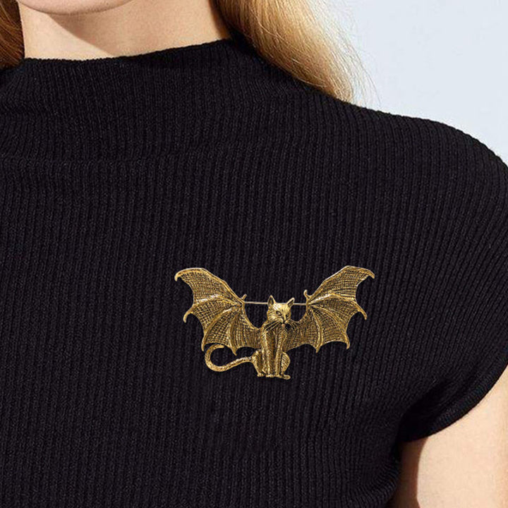 Halloween Brosche in Form einer geflügelten Katze in Gold und Silber - image 2