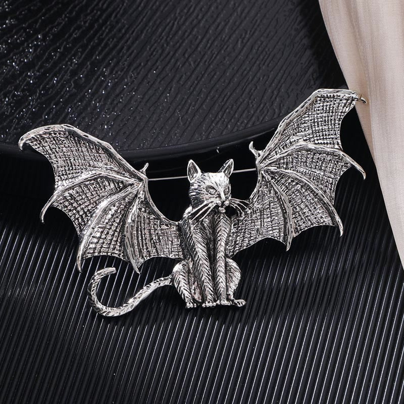 Halloween Brosche in Form einer geflügelten Katze in Gold und Silber - Silber - image 3