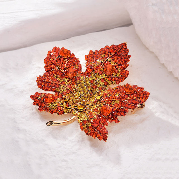Exquisites Kristallbroschen-Accessoire in Ahornblattform - image 3