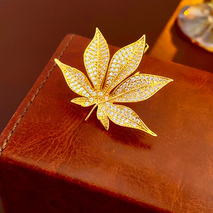 Goldene Mode Zirkon Maple Leaf Metall Brosche - Golden - image 0