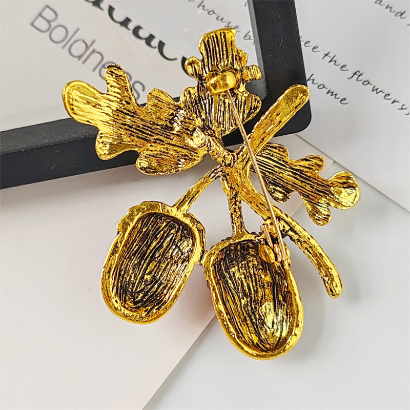 Antikgoldene, mit Diamanten besetzte Haselnuss-Metallbrosche - image 2