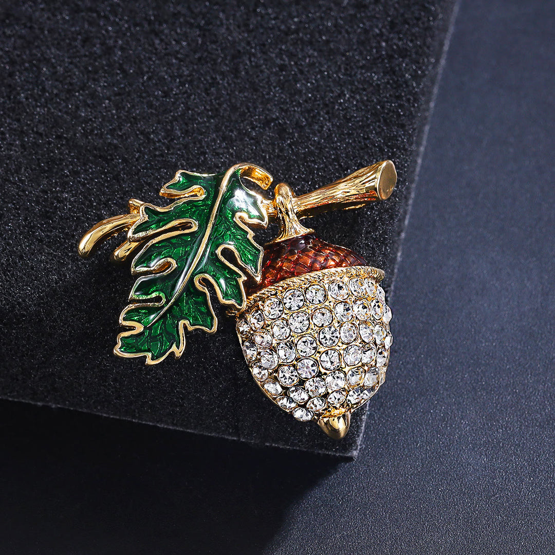 Exquisite Herbst-Brosche aus Tannenzapfen-Diamantlegierung - Tannenzapfen - image 0