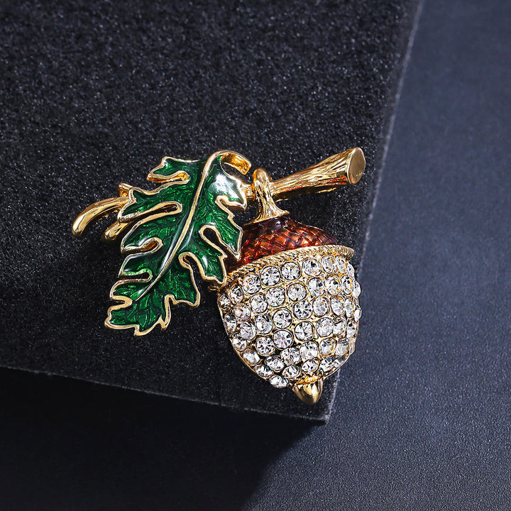 Exquisite Herbst-Brosche aus Tannenzapfen-Diamantlegierung - Tannenzapfen - image 0